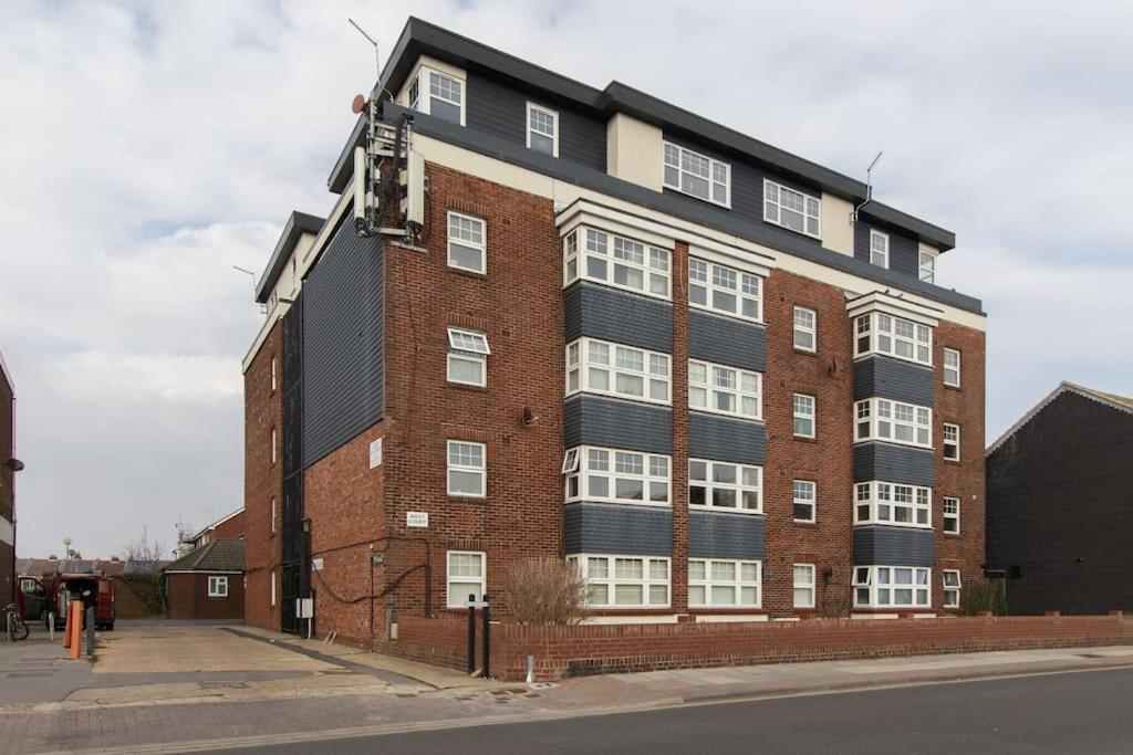 Open Mind Property - Southsea With Free Parking Portsmouth Extérieur photo
