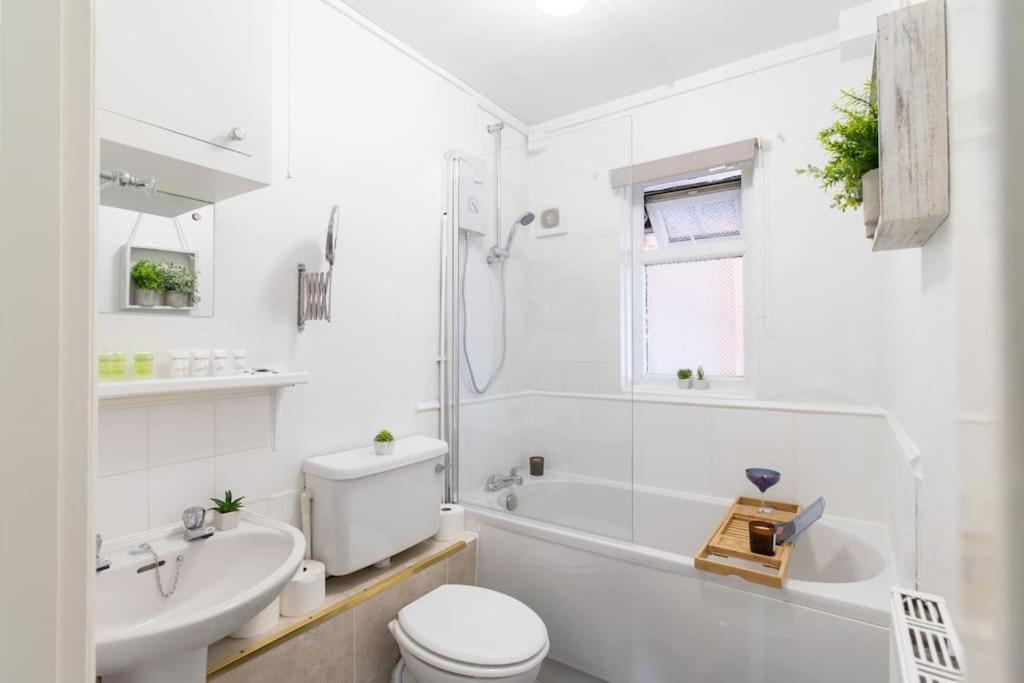 Open Mind Property - Southsea With Free Parking Portsmouth Extérieur photo